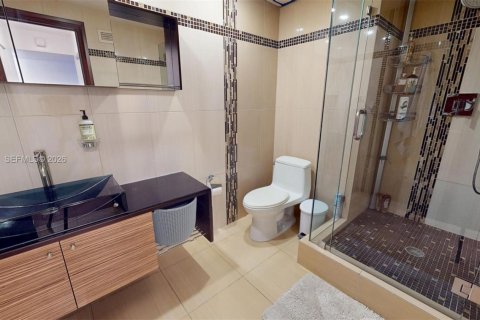 Condo in Hallandale Beach, Florida, 2 bedrooms № 2075233 - photo 25