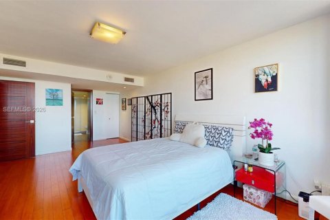 Condo in Hallandale Beach, Florida, 2 bedrooms № 2075233 - photo 30