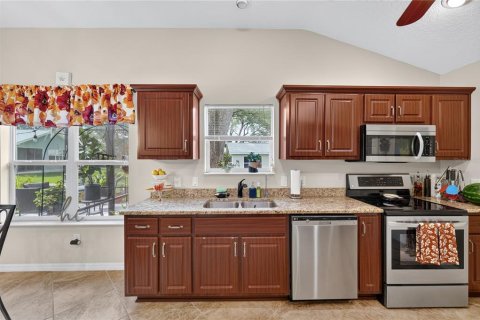 Casa en venta en Lady Lake, Florida, 2 dormitorios, 115.2 m2 № 2203746 - foto 13