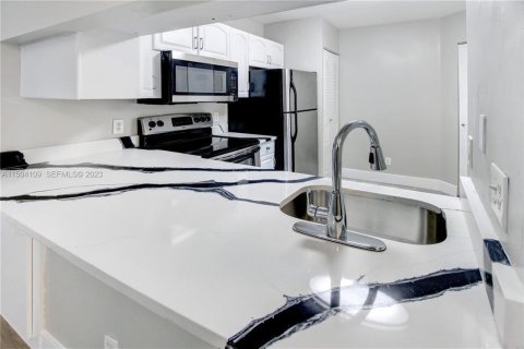 Copropriété à louer à Coral Springs, Floride: 2 chambres, 96.99 m2 № 2433928 - photo 3