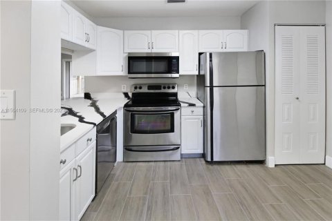 Copropriété à louer à Coral Springs, Floride: 2 chambres, 96.99 m2 № 2433928 - photo 7
