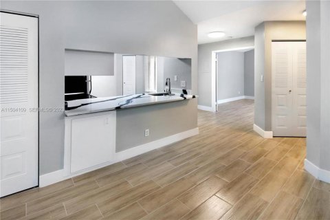 Copropriété à louer à Coral Springs, Floride: 2 chambres, 96.99 m2 № 2433928 - photo 2