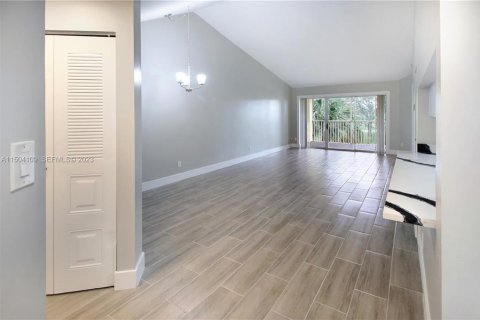 Copropriété à louer à Coral Springs, Floride: 2 chambres, 96.99 m2 № 2433928 - photo 8