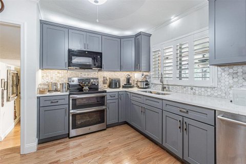 Casa en venta en Saint Petersburg, Florida, 3 dormitorios, 154.5 m2 № 2110321 - foto 11