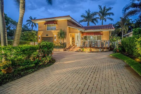 Casa en Saint Petersburg, Florida 3 dormitorios, 154.5 m2 № 2110321