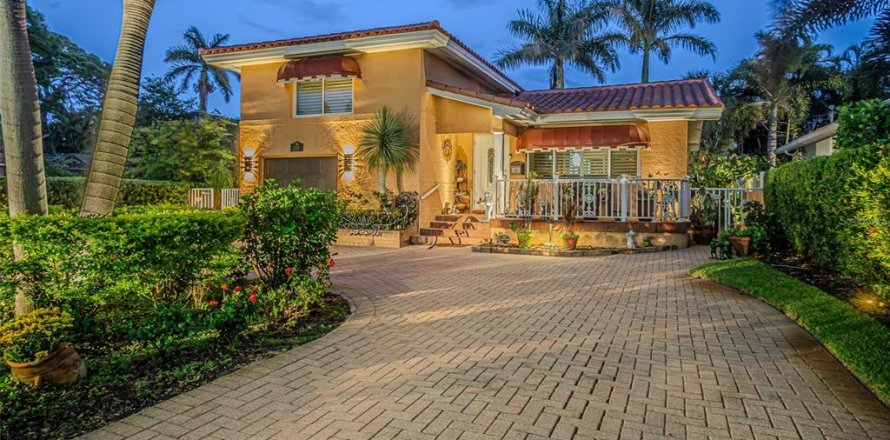 Casa en Saint Petersburg, Florida 3 dormitorios, 154.5 m2 № 2110321