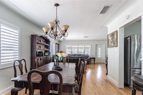 Casa en venta en Saint Petersburg, Florida, 3 dormitorios, 154.5 m2 № 2110321 - foto 9