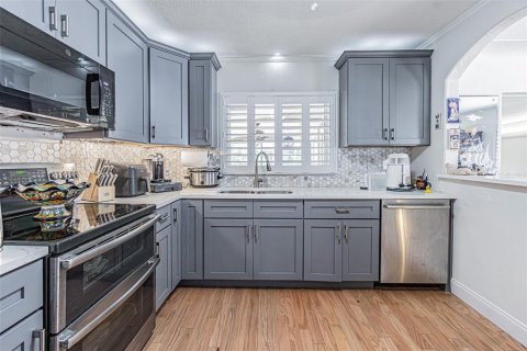 Casa en venta en Saint Petersburg, Florida, 3 dormitorios, 154.5 m2 № 2110321 - foto 12