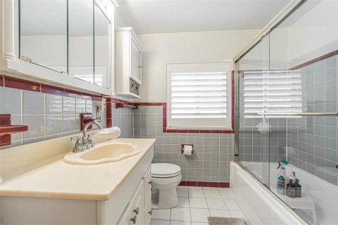 Casa en venta en Saint Petersburg, Florida, 3 dormitorios, 154.5 m2 № 2110321 - foto 19