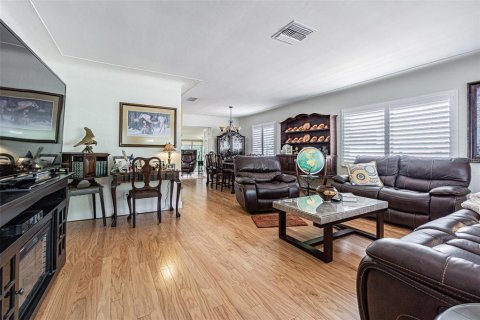 Casa en venta en Saint Petersburg, Florida, 3 dormitorios, 154.5 m2 № 2110321 - foto 8