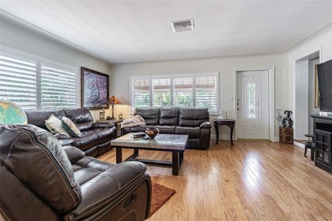 Casa en venta en Saint Petersburg, Florida, 3 dormitorios, 154.5 m2 № 2110321 - foto 7
