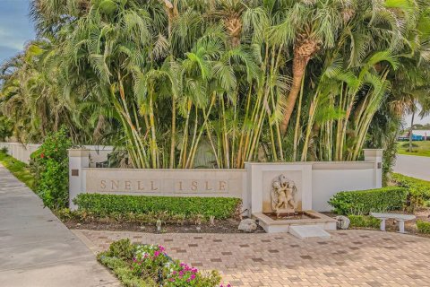 Casa en venta en Saint Petersburg, Florida, 3 dormitorios, 154.5 m2 № 2110321 - foto 3