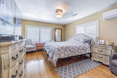 Casa en venta en Saint Petersburg, Florida, 3 dormitorios, 154.5 m2 № 2110321 - foto 16