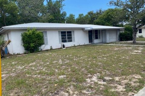 House in Spring Hill, Florida 3 bedrooms, 104.79 sq.m. № 2197064 - photo 3
