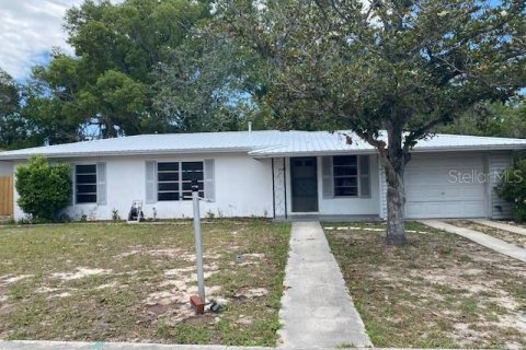House in Spring Hill, Florida 3 bedrooms, 104.79 sq.m. № 2197064