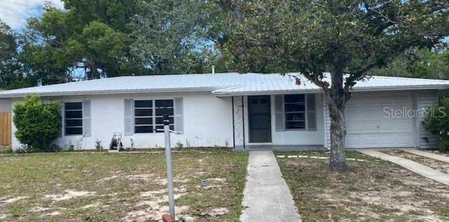 House in Spring Hill, Florida 3 bedrooms, 104.79 sq.m. № 2197064