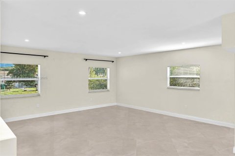 Casa en alquiler en Miami, Florida, 3 dormitorios № 1994981 - foto 9