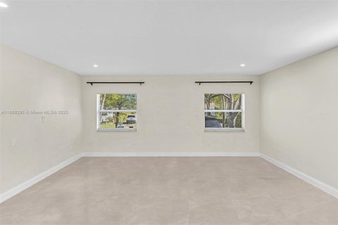 Casa en alquiler en Miami, Florida, 3 dormitorios № 1994981 - foto 12