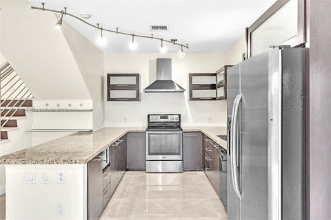 Casa en alquiler en Miami, Florida, 3 dormitorios № 1994981 - foto 26