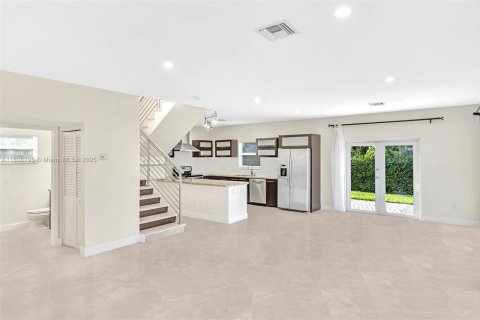 Casa en alquiler en Miami, Florida, 3 dormitorios № 1994981 - foto 16