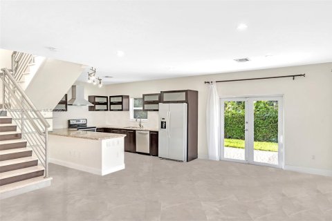 Casa en alquiler en Miami, Florida, 3 dormitorios № 1994981 - foto 17