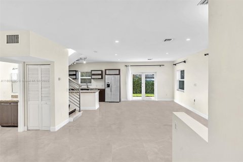 Casa en alquiler en Miami, Florida, 3 dormitorios № 1994981 - foto 14