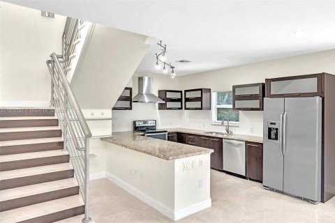 Casa en alquiler en Miami, Florida, 3 dormitorios № 1994981 - foto 21