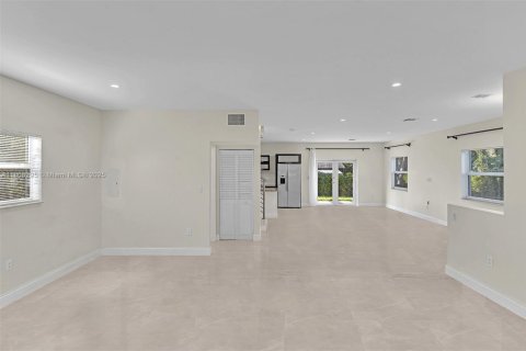 Casa en alquiler en Miami, Florida, 3 dormitorios № 1994981 - foto 13
