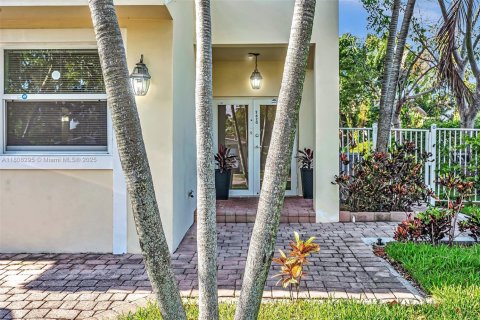 Casa en alquiler en Miami, Florida, 3 dormitorios № 1994981 - foto 4