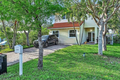 Casa en alquiler en Miami, Florida, 3 dormitorios № 1994981 - foto 2