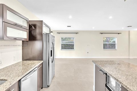 Casa en alquiler en Miami, Florida, 3 dormitorios № 1994981 - foto 27