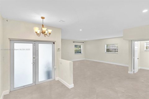 Casa en alquiler en Miami, Florida, 3 dormitorios № 1994981 - foto 11