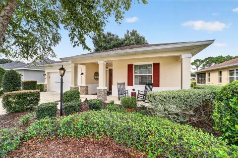 House in Ocala, Florida 2 bedrooms, 161.37 sq.m. № 2324186 - photo 4