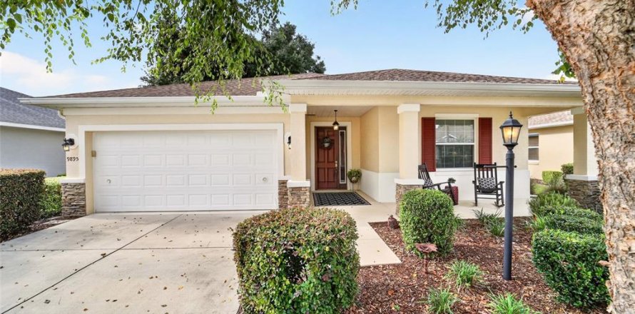 House in Ocala, Florida 2 bedrooms, 161.37 sq.m. № 2324186