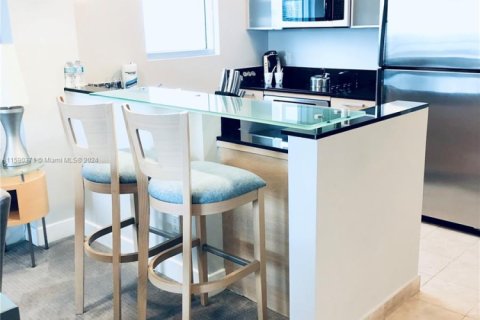 Condominio en venta en Sunny Isles Beach, Florida, 2 dormitorios, 139.07 m2 № 1979318 - foto 16