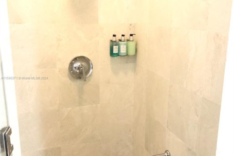 Condominio en venta en Sunny Isles Beach, Florida, 2 dormitorios, 139.07 m2 № 1979318 - foto 26