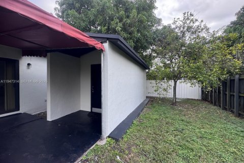 Casa en venta en Miami, Florida, 3 dormitorios, 157.38 m2 № 2003519 - foto 15