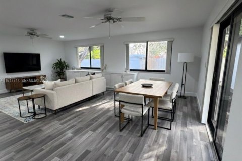 Casa en venta en Miami, Florida, 3 dormitorios, 157.38 m2 № 2003519 - foto 6