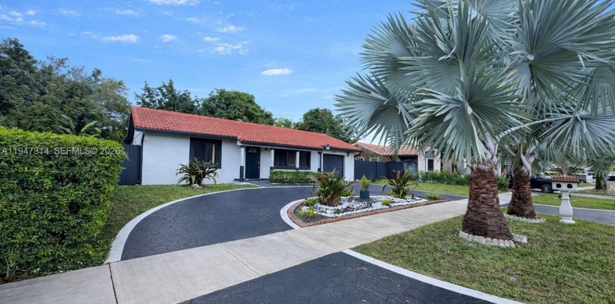 Casa en Miami, Florida 3 dormitorios, 157.38 m2 № 2003519