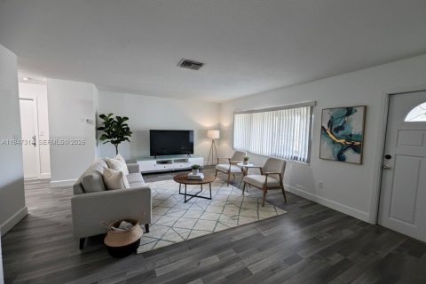 Casa en venta en Miami, Florida, 3 dormitorios, 157.38 m2 № 2003519 - foto 5