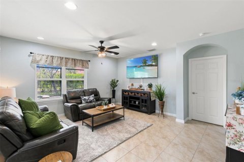 Casa en venta en Fort Myers, Florida, 4 dormitorios, 169.83 m2 № 2272789 - foto 10