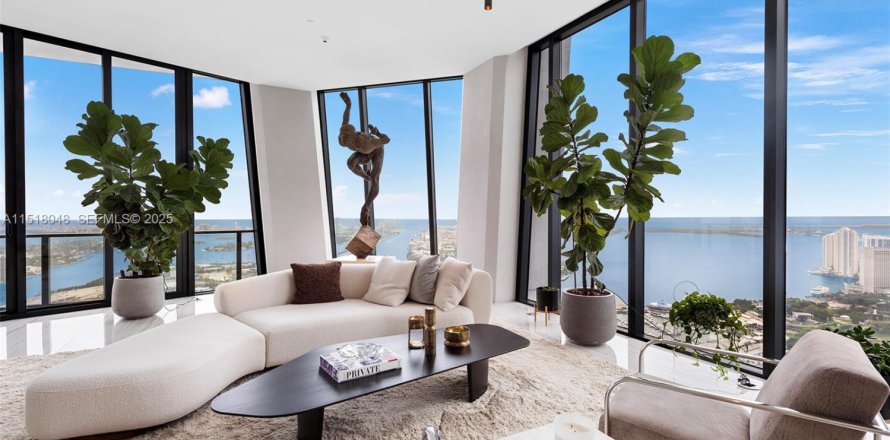 Кондоминиум с 5 спальнями в Майами, Флорида № 2039006