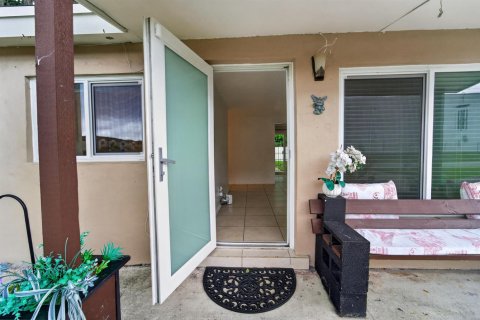 Villa ou maison à louer à Hollywood, Floride: 3 chambres, 112.41 m2 № 2293603 - photo 4