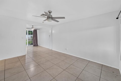 Villa ou maison à louer à Hollywood, Floride: 3 chambres, 112.41 m2 № 2293603 - photo 6