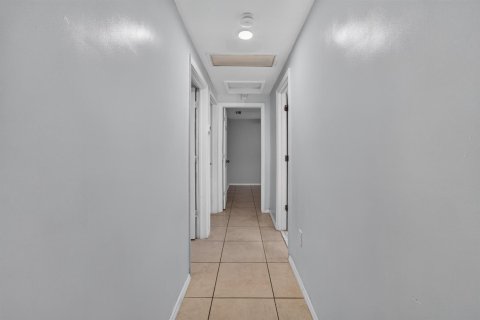 Villa ou maison à louer à Hollywood, Floride: 3 chambres, 112.41 m2 № 2293603 - photo 13