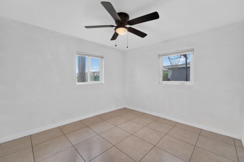 Villa ou maison à louer à Hollywood, Floride: 3 chambres, 112.41 m2 № 2293603 - photo 15