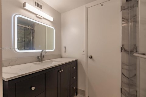 Townhouse in Miami, Florida 2 bedrooms, 107.02 sq.m. № 1978851 - photo 21