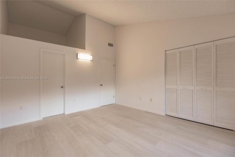 Townhouse in Miami, Florida 2 bedrooms, 107.02 sq.m. № 1978851 - photo 19