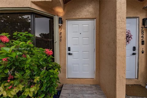 Townhouse in Miami, Florida 2 bedrooms, 107.02 sq.m. № 1978851 - photo 25