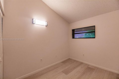 Townhouse in Miami, Florida 2 bedrooms, 107.02 sq.m. № 1978851 - photo 15